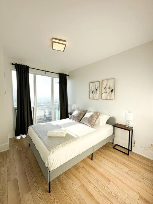 Elegant Suites - City Views, Lake View, Free Parking Toronto Exterior foto